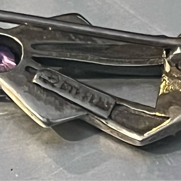 Elegant Sterling Silver and Purple Brooch - Picture 3 of 3